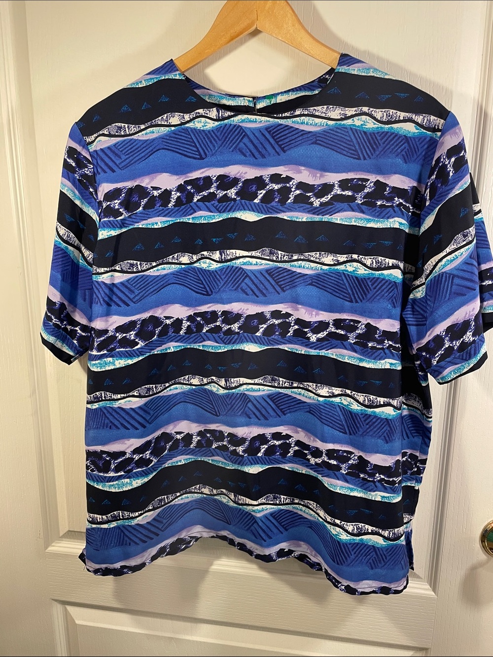 Jordan Vintage Women's Blue & Black Patterned Blouse
